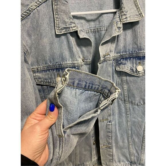 Denim jacket size L-XL with graphic print on the back - Picture 2 of 7